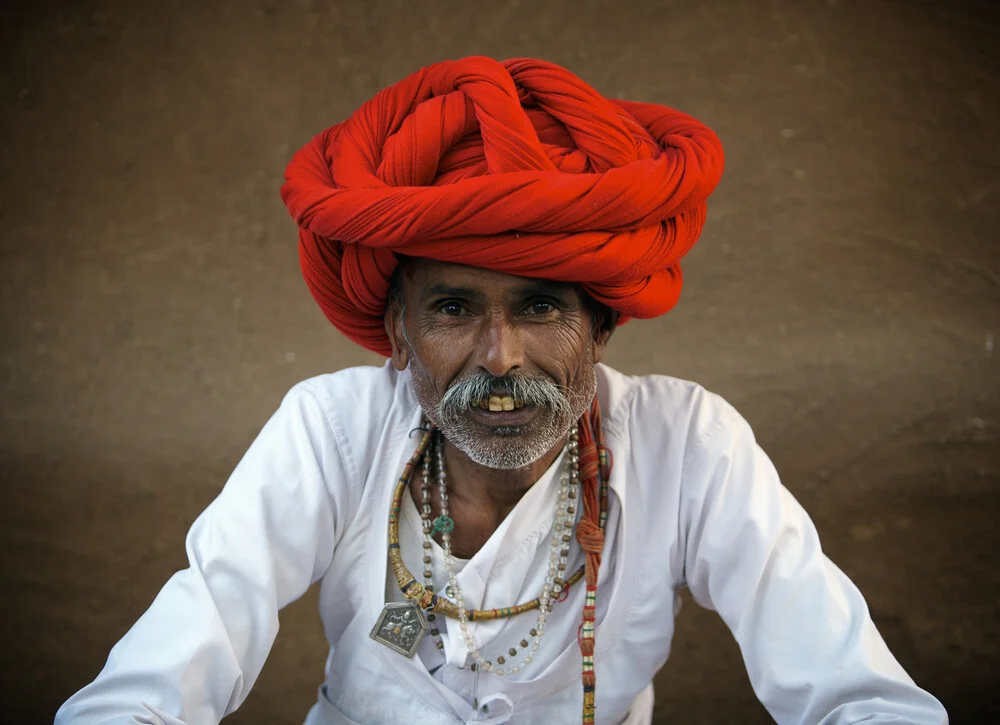 Älterer Mann aus Gujarat - fotokunst von Ingetje Tadros