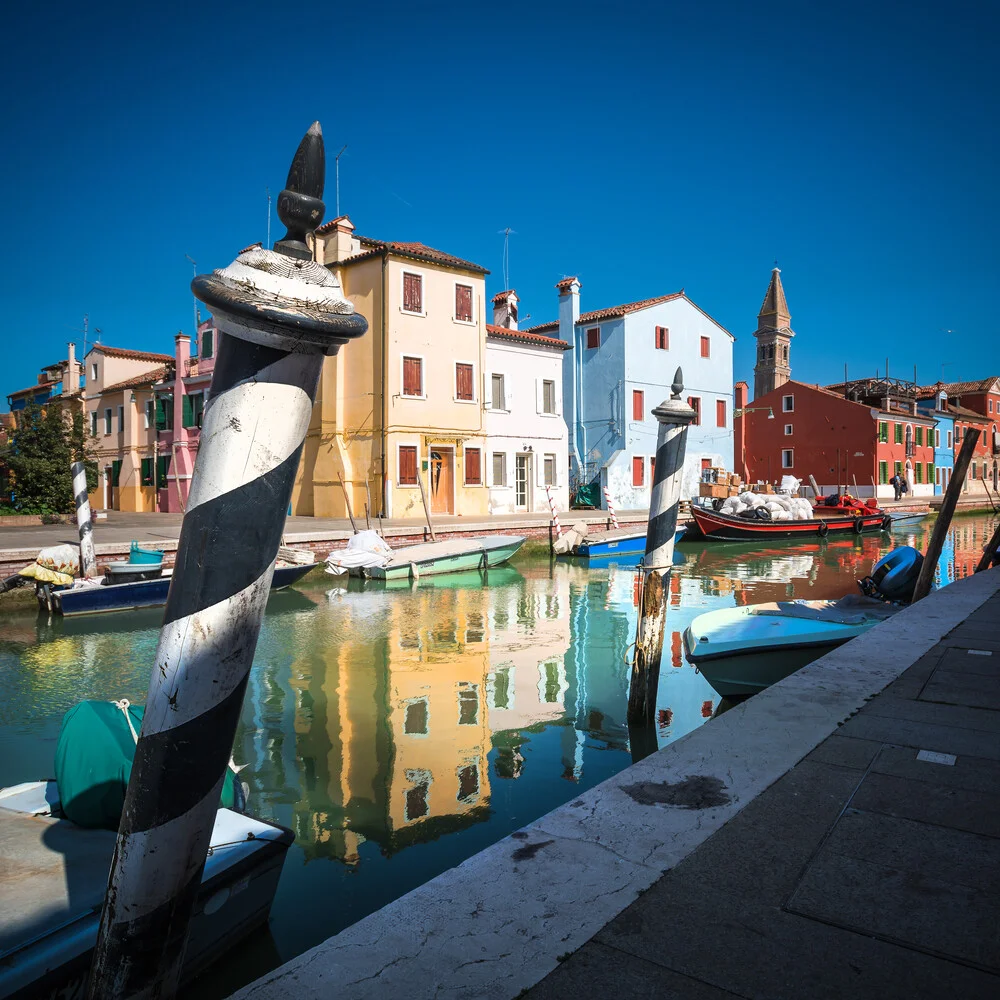 Venedig - Burano Studie #3 - fotokunst von Jean Claude Castor