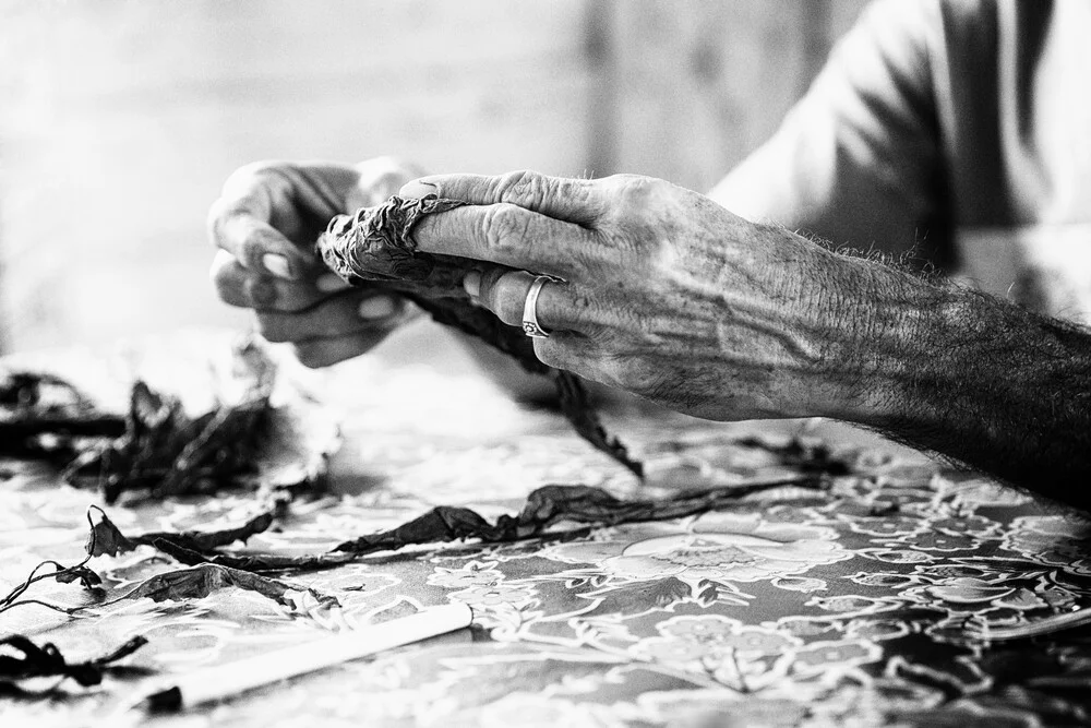 cigar making (2) - fotokunst von Eva Stadler