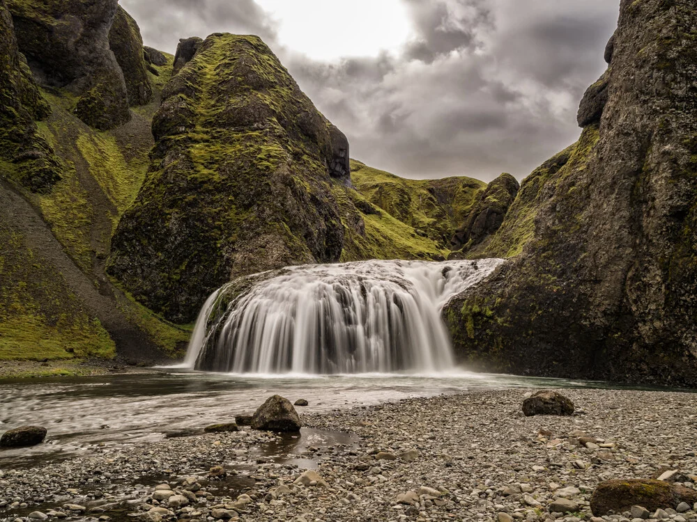 Grüne Sphinx im Tal der Wasser - Fineart photography by Christina Baumgartner