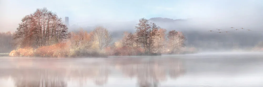 Unterhalb der Burg - fotokunst von Jake Playmo