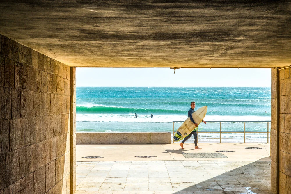 Eine Welle am Ende des Tunnels - fotokunst von Lars Jacobsen