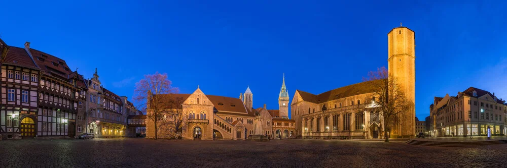 Braunschweiger Burgplatz am Abend - fotokunst von Patrice Von Collani