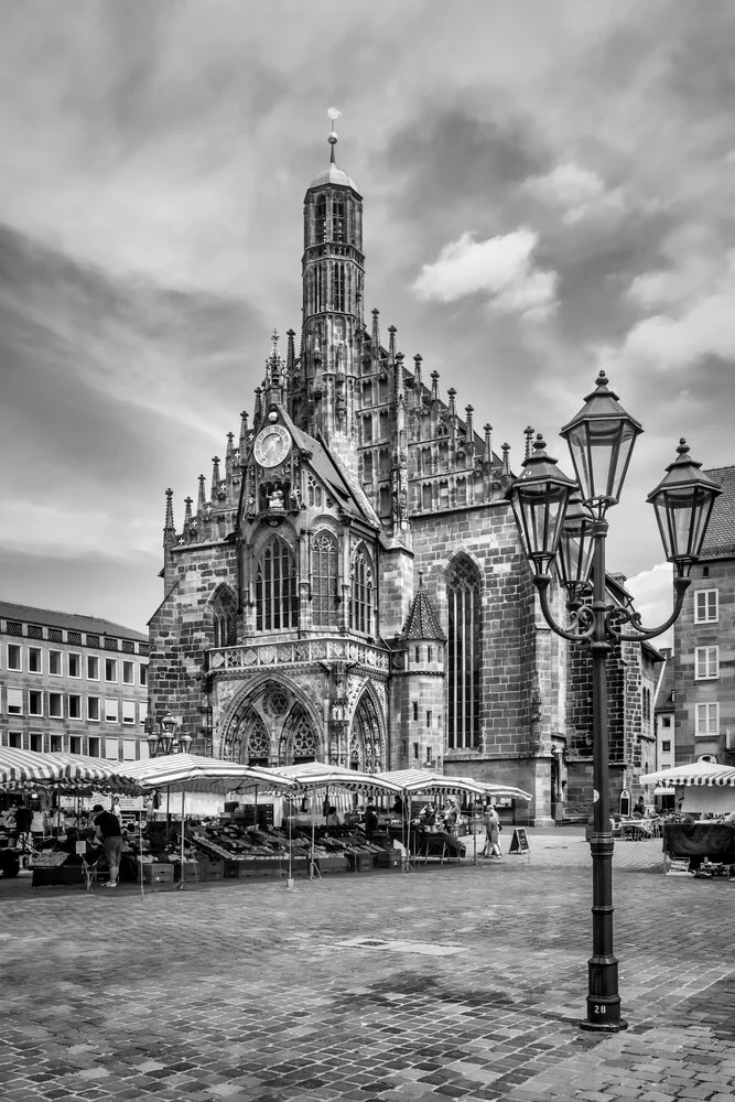 NÜRNBERG Frauenkirche & Hauptmarkt - fotokunst von Melanie Viola