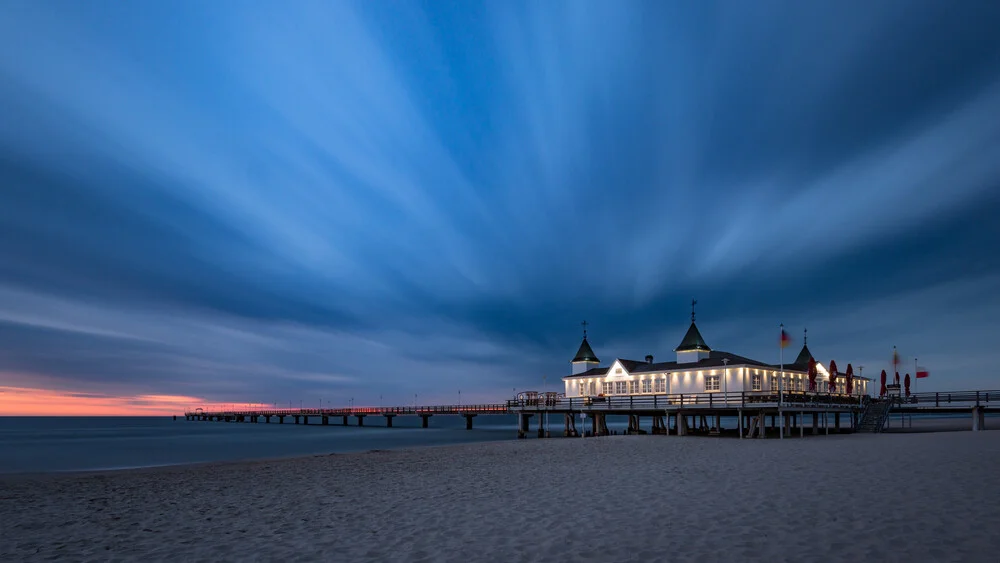 Seebrücke Ahlbeck - fotokunst von Robin Oelschlegel