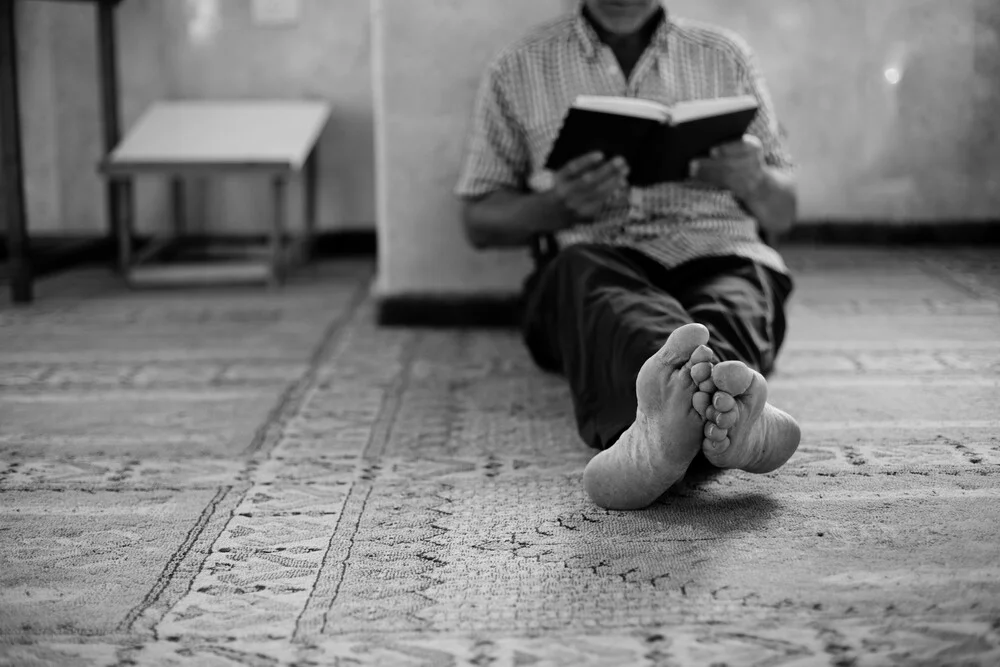 praying in silence - fotokunst von Victor Bezrukov