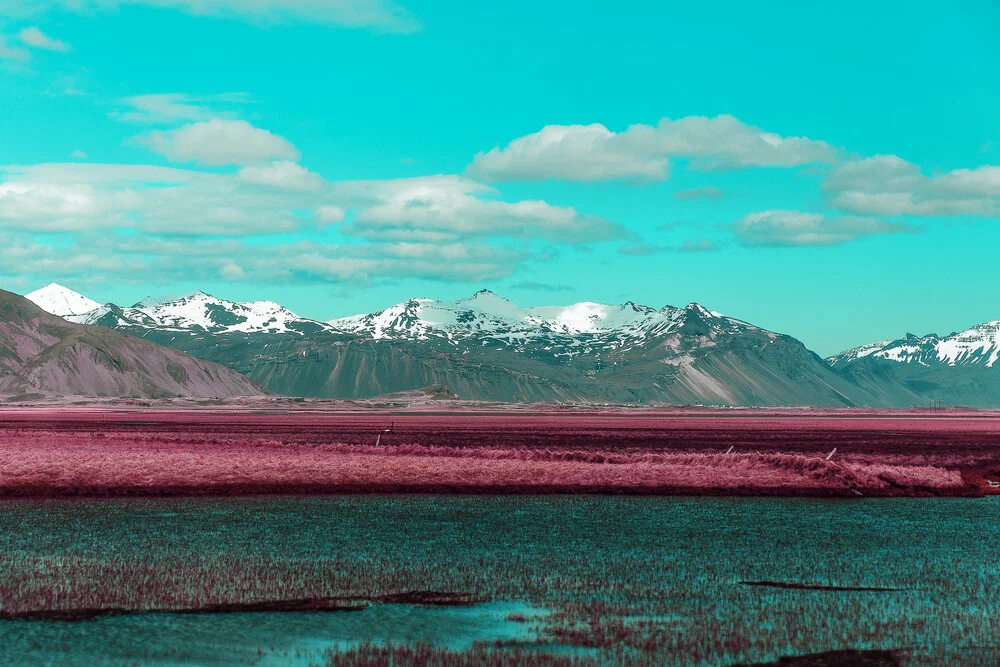 blue river mountains - fotokunst von Susanne Kreuschmer