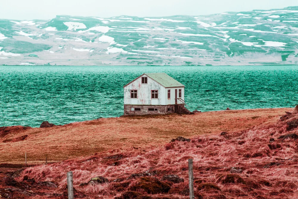 pink field house - Fineart photography by Susanne Kreuschmer