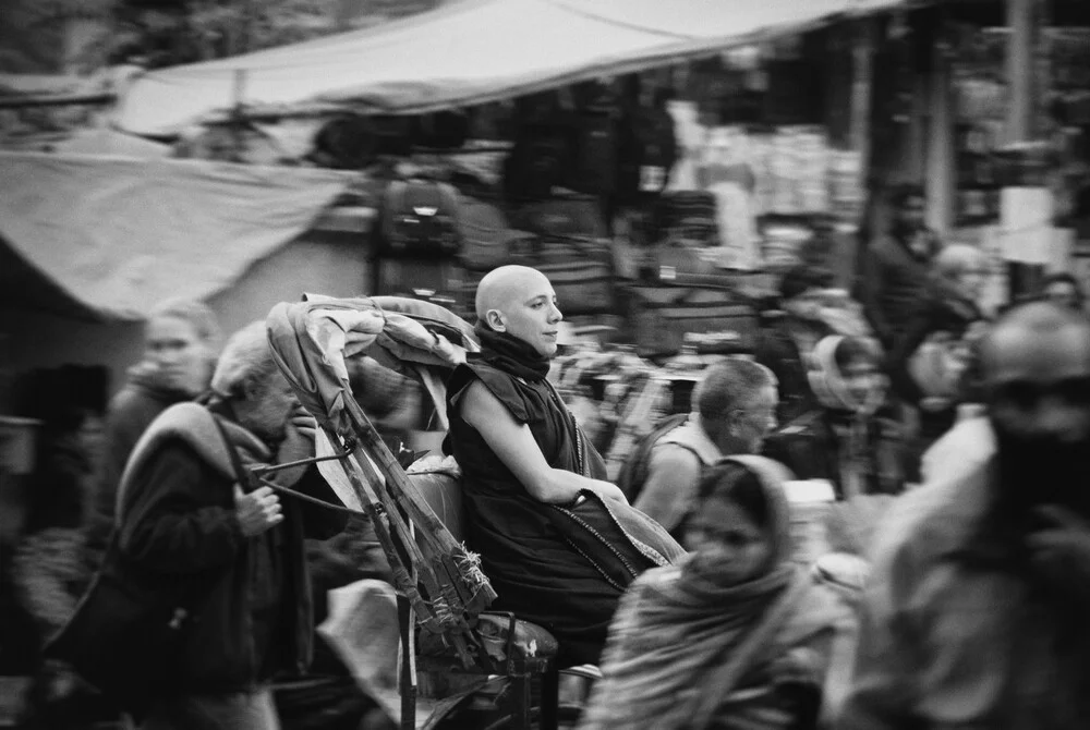 Nun in Bodhgaya - Fineart photography by Victoria Knobloch