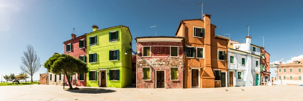 Bunte Häuser in Burano - fotokunst von Michael Stein