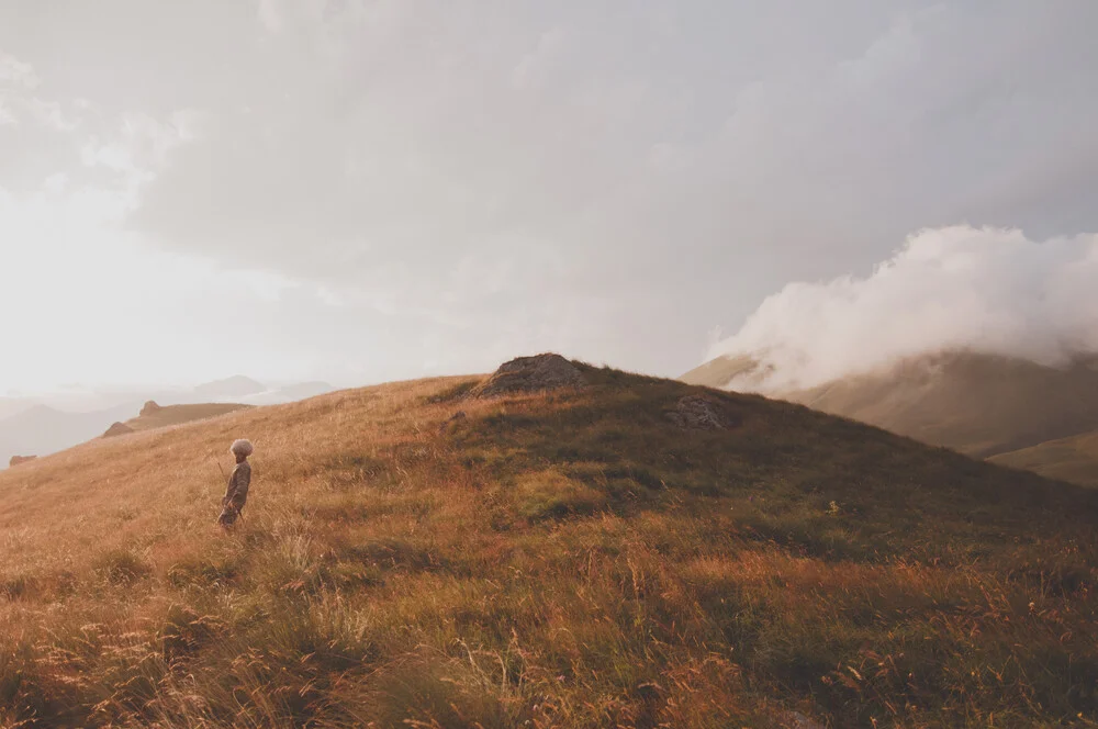 A day and night in the Caucasus - fotokunst von Dia Takacsova