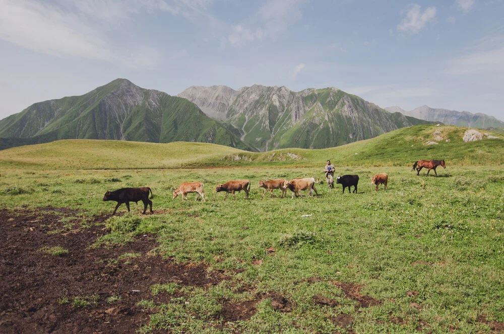 A day and night in the Caucasus - fotokunst von Dia Takacsova