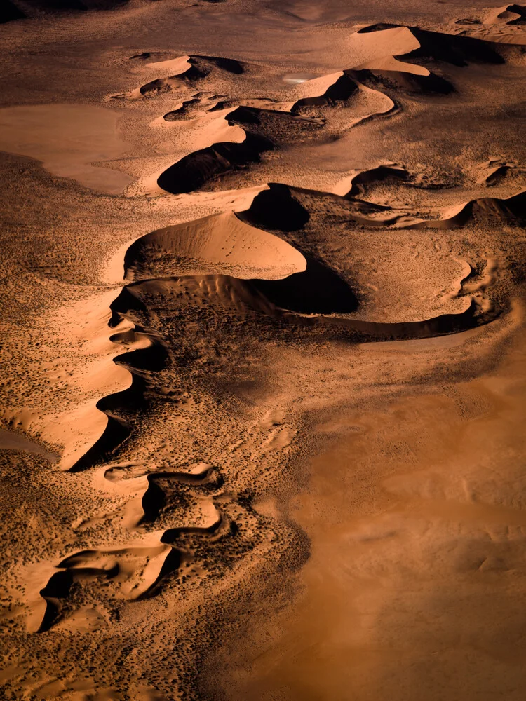 Bird`s eye view Namib desert Sossusvlei Namibia, Luftaufnahme Namibwüste Sossusvlei Namibia - fotokunst von Dennis Wehrmann