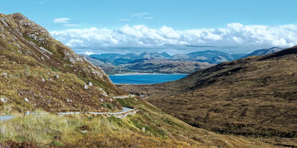 Road to Kylerhea - fotokunst von Silvia Becker