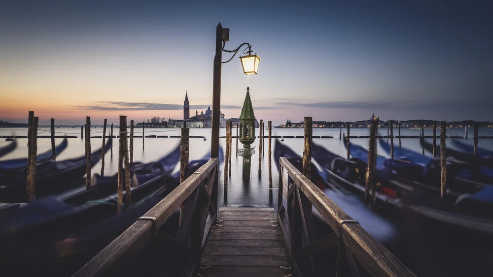 Das erste Licht Venedig Panorama - fotokunst von Ronny Behnert