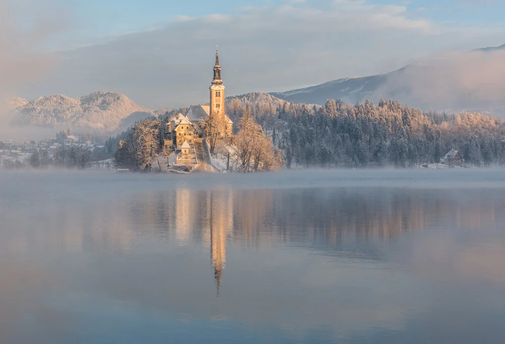 Lake Bled on a winter morning - fotokunst von Aleš Krivec