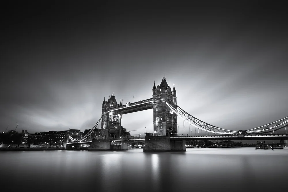 Tower Bridge - fotokunst von Tillmann Konrad