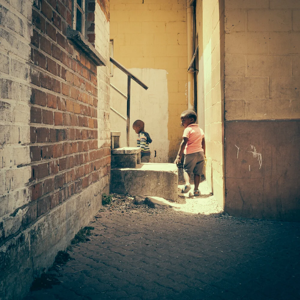 Streetphotography township Langa | Cape Town | South Africa 2015 - fotokunst von Dennis Wehrmann