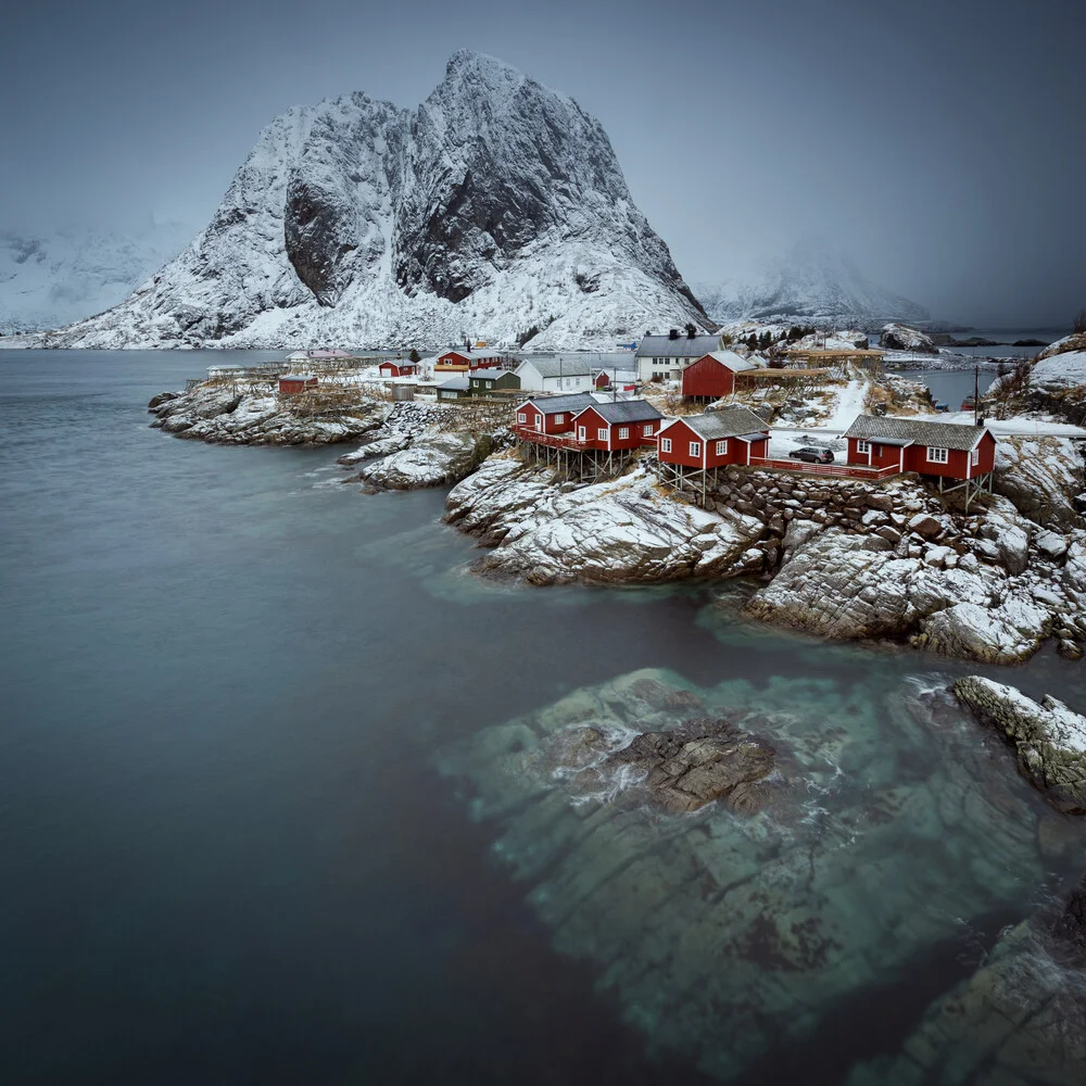 Hamnøy in a misty morning // Lofoten islands - fotokunst von Eva Stadler