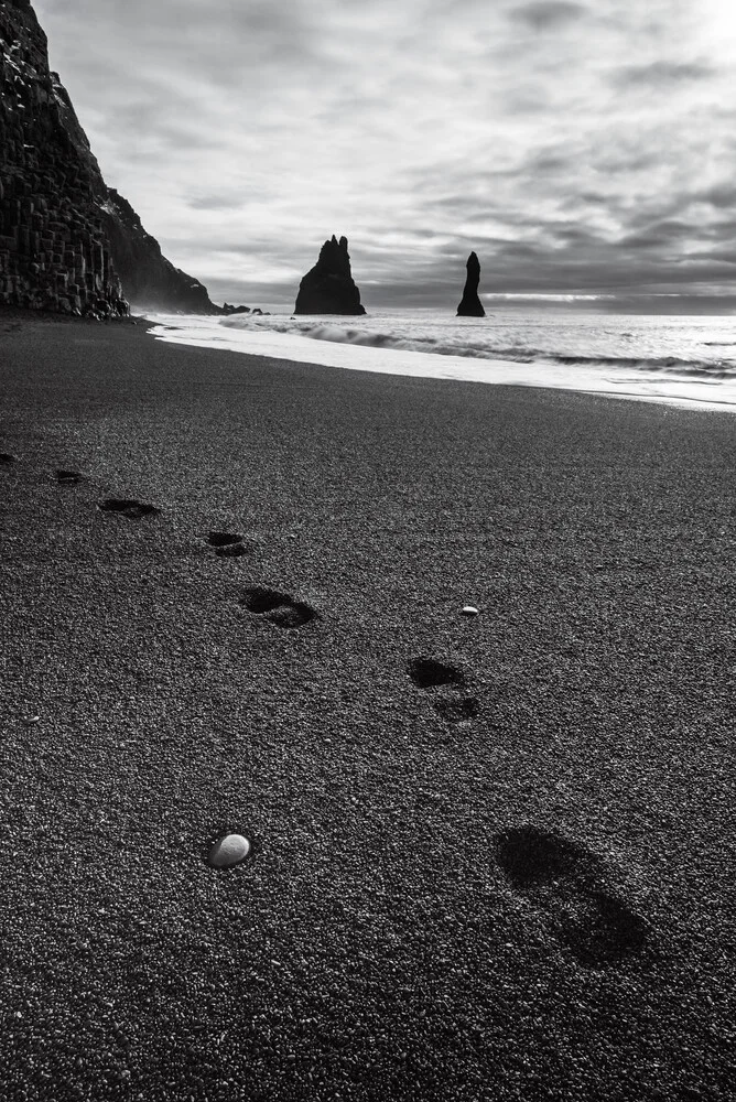 black beach - fotokunst von Christian Schipflinger