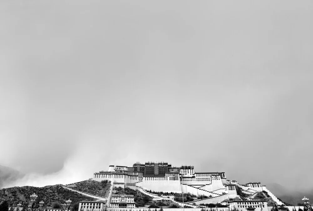 Potala Palace - fotokunst von Victoria Knobloch