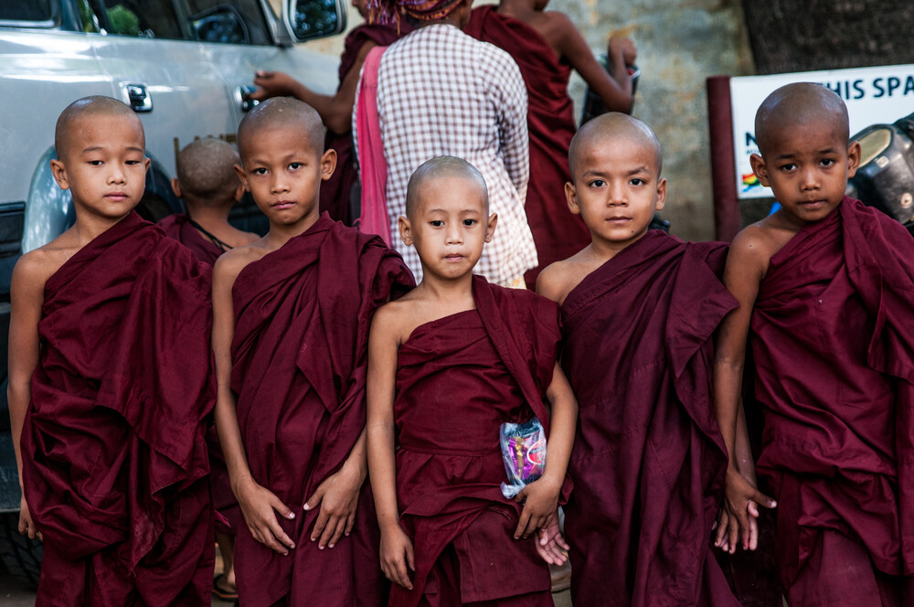 Young Monks - fotokunst von Juan Pablito Bassi