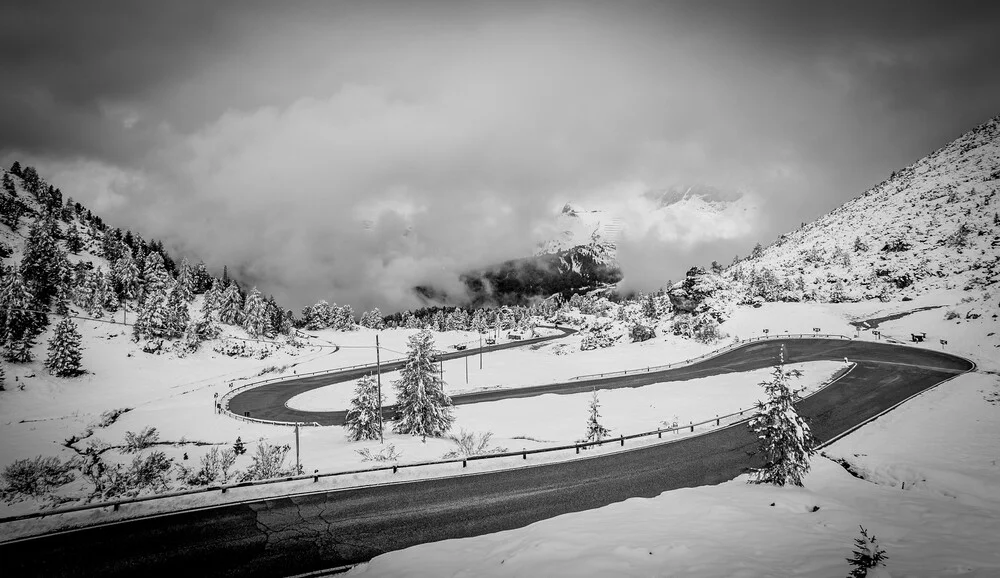 Das schwarze Band - Fineart photography by Markus Van Hauten