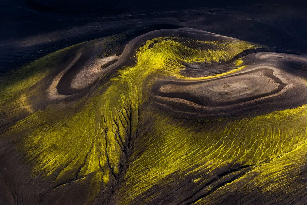 Kunst der Natur - Luftaufnahme in Island - fotokunst von Lukas Gawenda