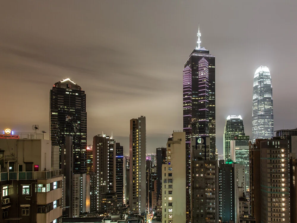 Wolkenkratzer Hongkong - fotokunst von Sebastian Rost