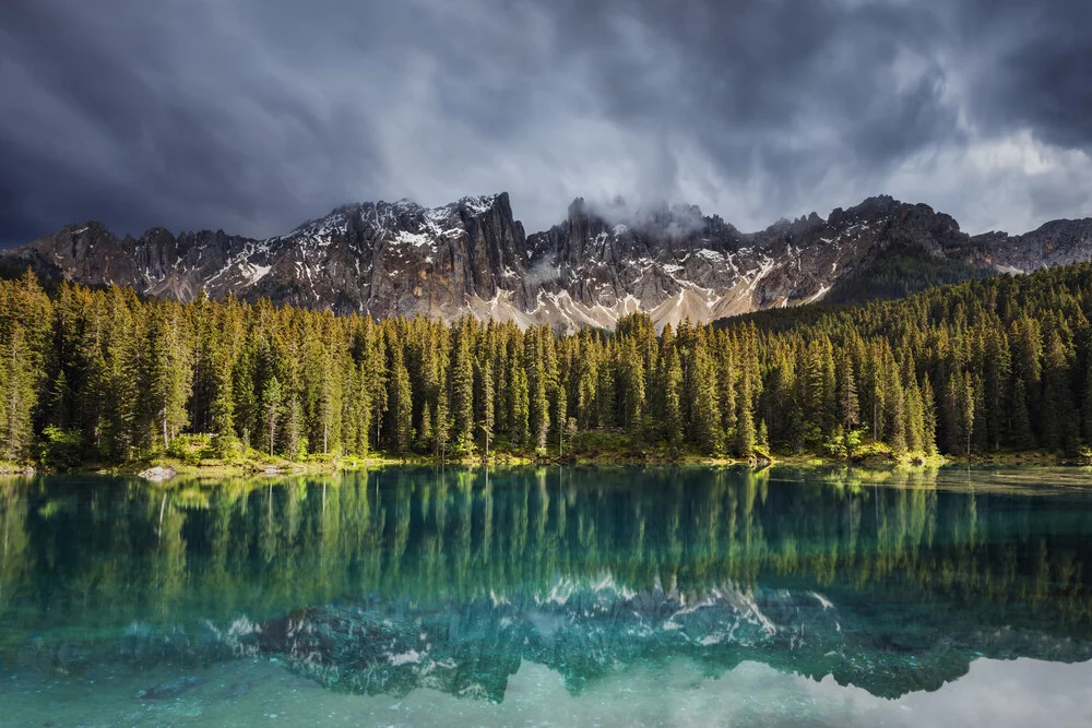 Lago di Carezzo - fotokunst von Philip Gunkel