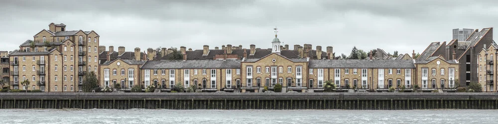 Thames Bank (Pageant Cres) - Fineart photography by Jörg Faißt