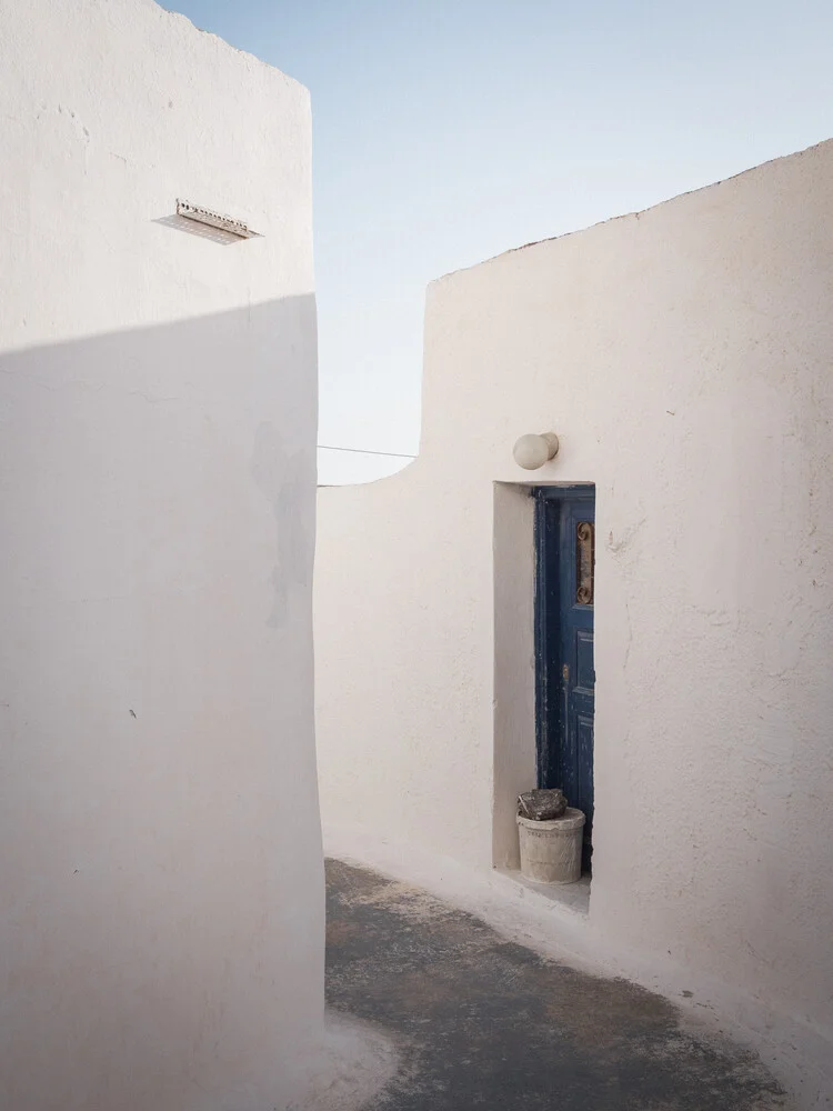 Minimalistic Santorini - 14 - Fineart photography by Johann Oswald