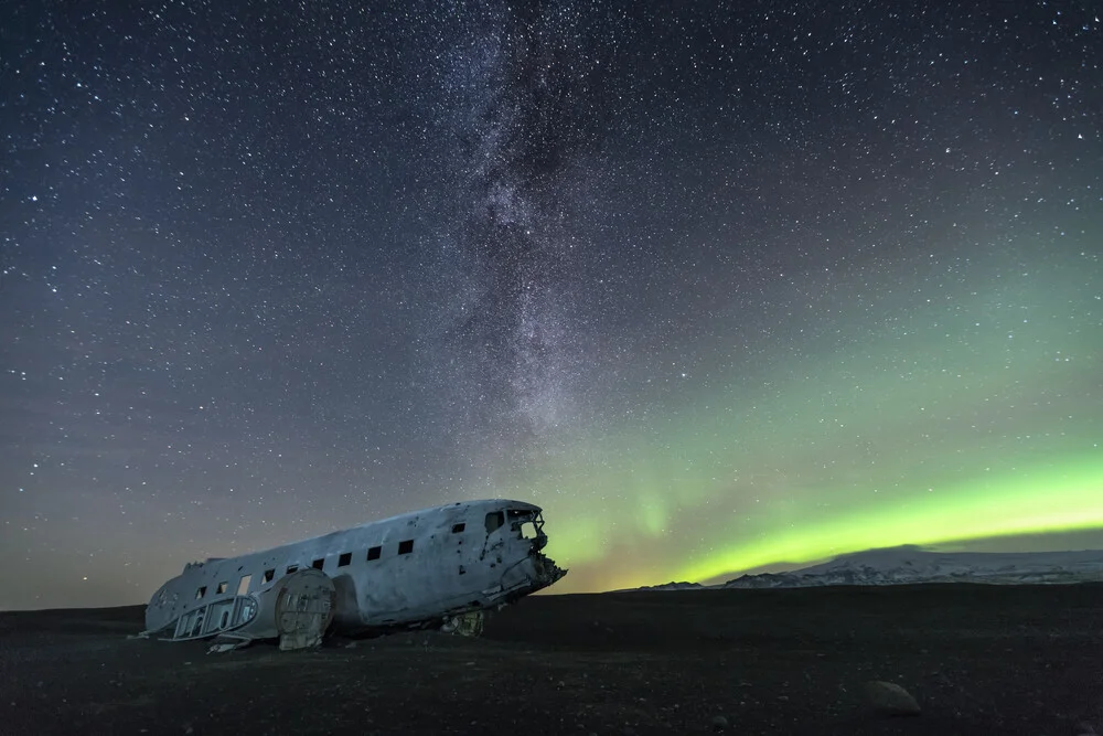 Sólheimasandur Island - fotokunst von Ronny Behnert