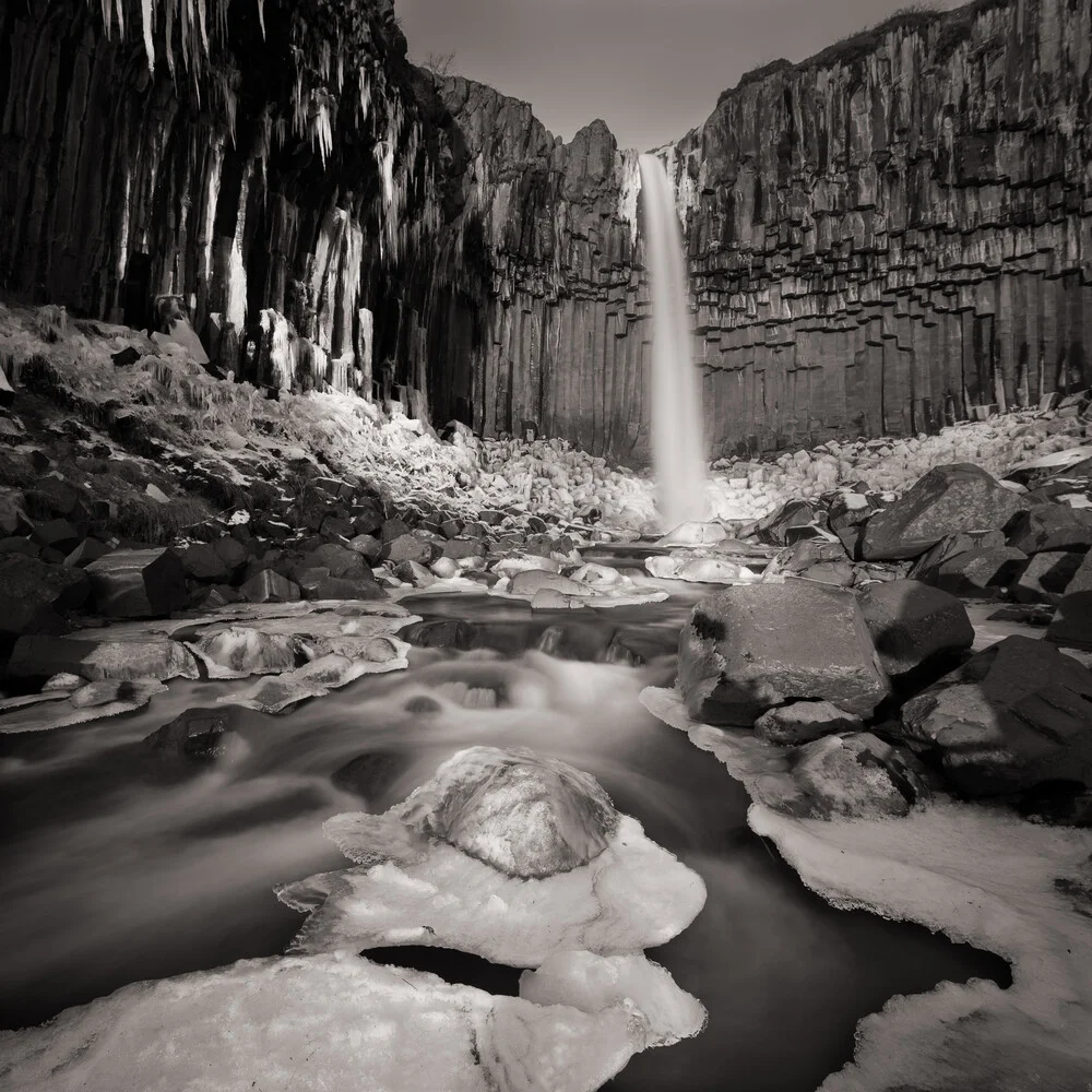 Langzeitbelichtung Svartifoss Island - fotokunst von Dennis Wehrmann