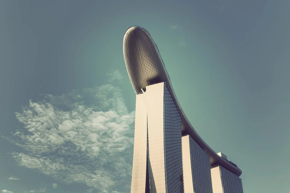 Marina Bay Sands Hotel - fotokunst von Michael Belhadi