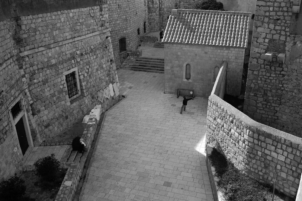 Fußball in Dubrovnik - fotokunst von Holger Ostwald