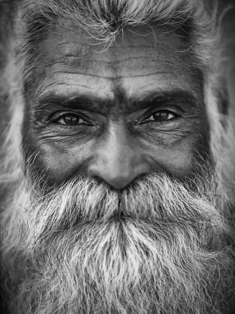 Sadhu in Varanasi - fotokunst von Sebastian Rost