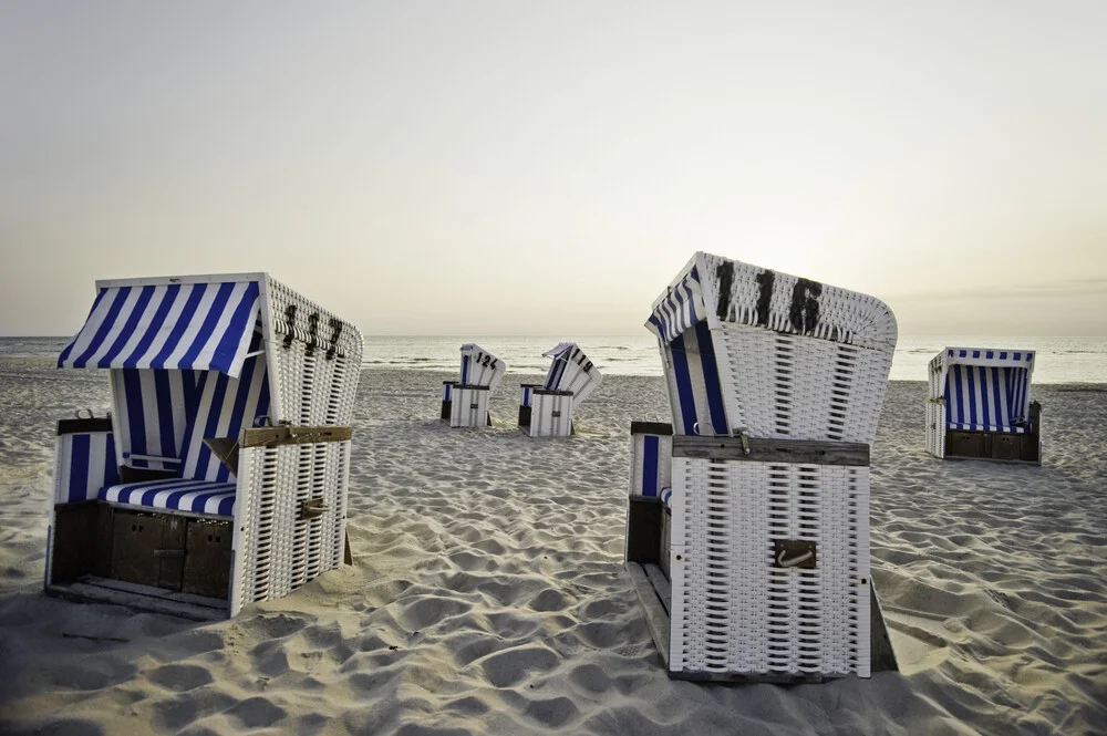 neulich am Strand #2 - fotokunst von Daniel Schoenen