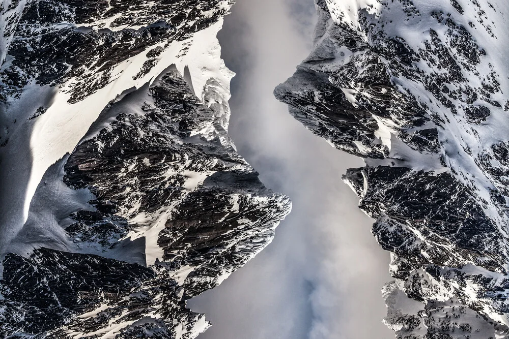 Mountain Chains - fotokunst von Sebastian Worm