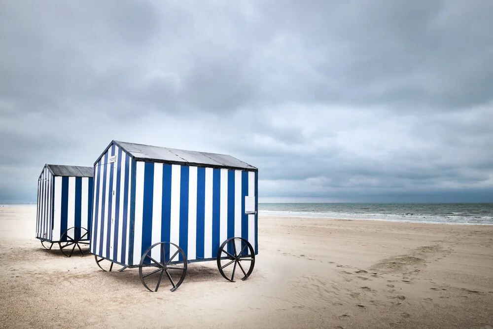 Strandhäuser in Belgien II - fotokunst von Ariane Coerper