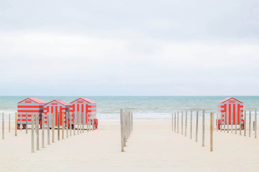 Strandhäuser in Belgien IV - fotokunst von Ariane Coerper
