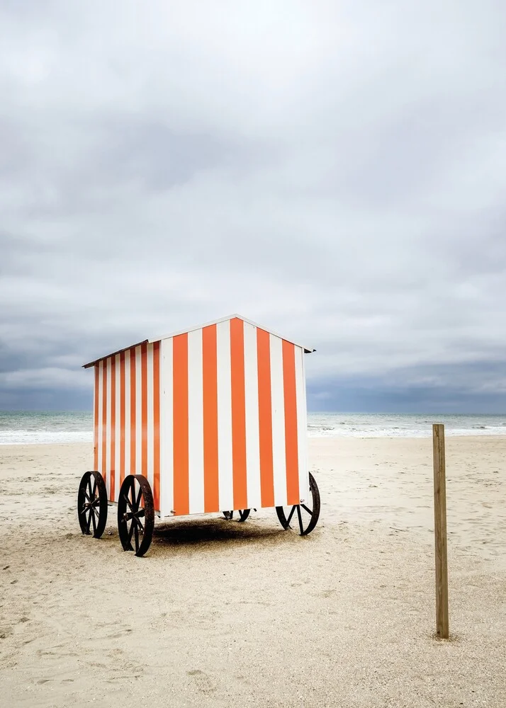 Strandhäuser in Belgien V - fotokunst von Ariane Coerper