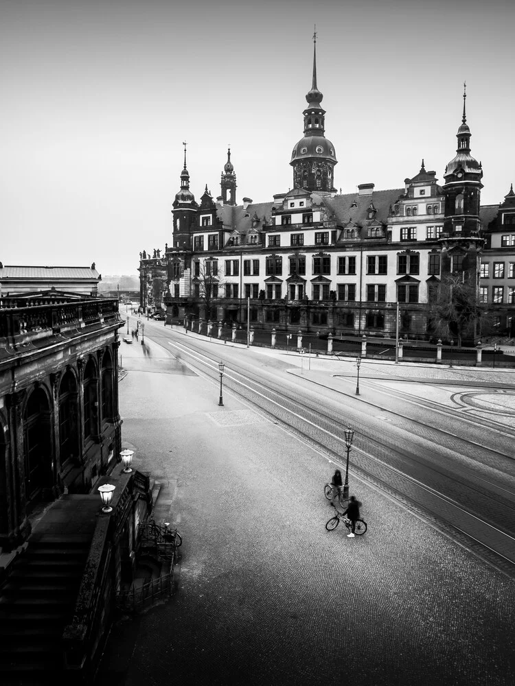 CHATTING CYCLISTS – DRESDEN - fotokunst von Christian Janik