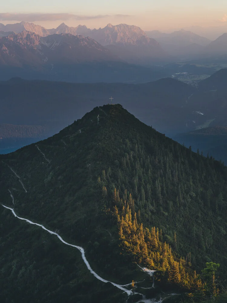 GLOWING PEAKS. - fotokunst von Philipp Heigel