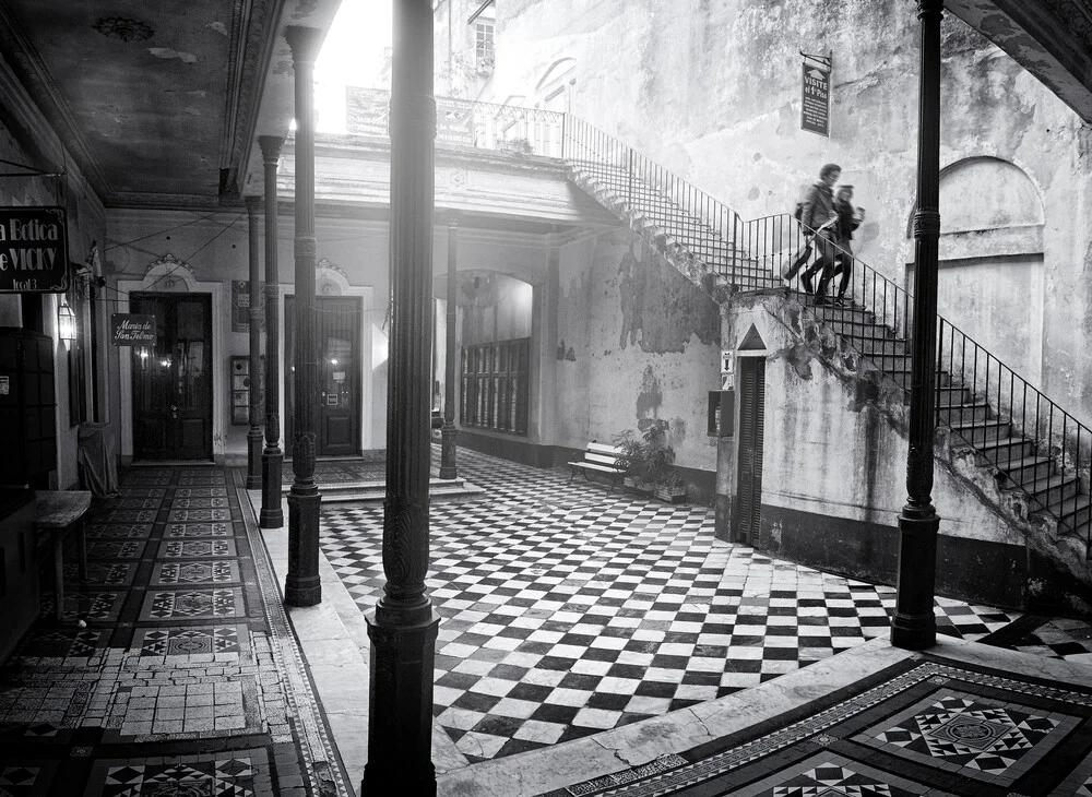 Buenos Aires Courtyard - Fineart photography by Rob van Kessel