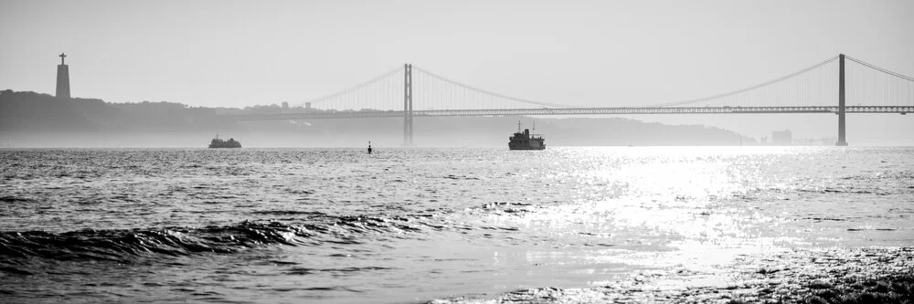 Ponte de 25 Abril - fotokunst von Sebastian Rost