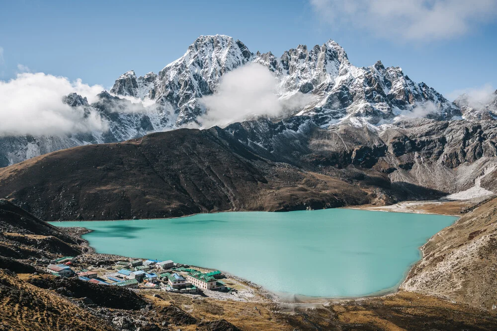 Mitten im Himalaya - fotokunst von Roman Königshofer