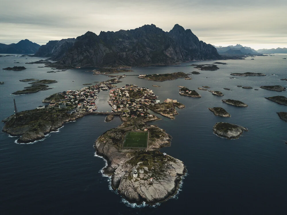 Henningsvaer - fotokunst von Silvio Bergamo