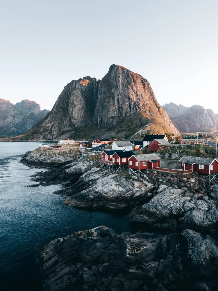 Sonnenaufgang über Hamnøy - fotokunst von Frederik Schindler