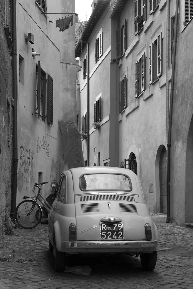 Seitengasse in Rom - fotokunst von Angelika Stern